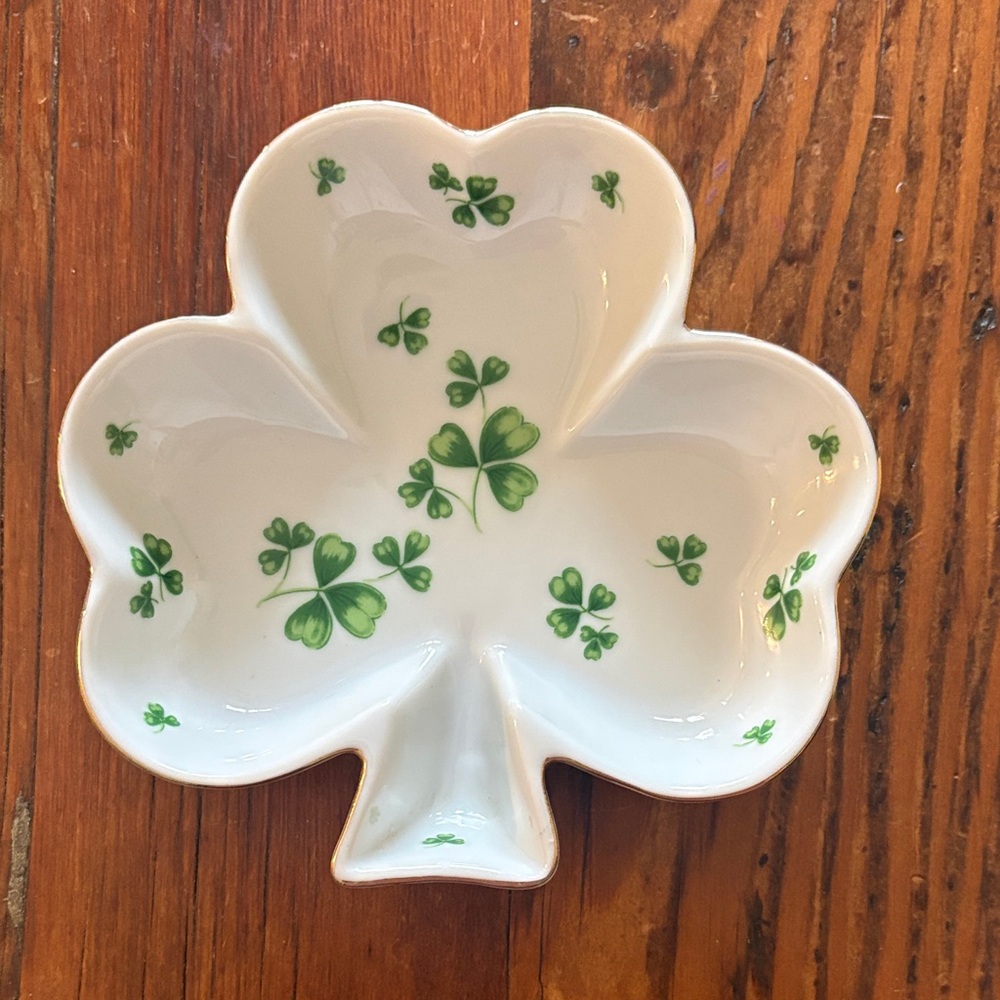 Vintage Lefton China Shamrock Serving Dish in Green/White Gold Trim 02636